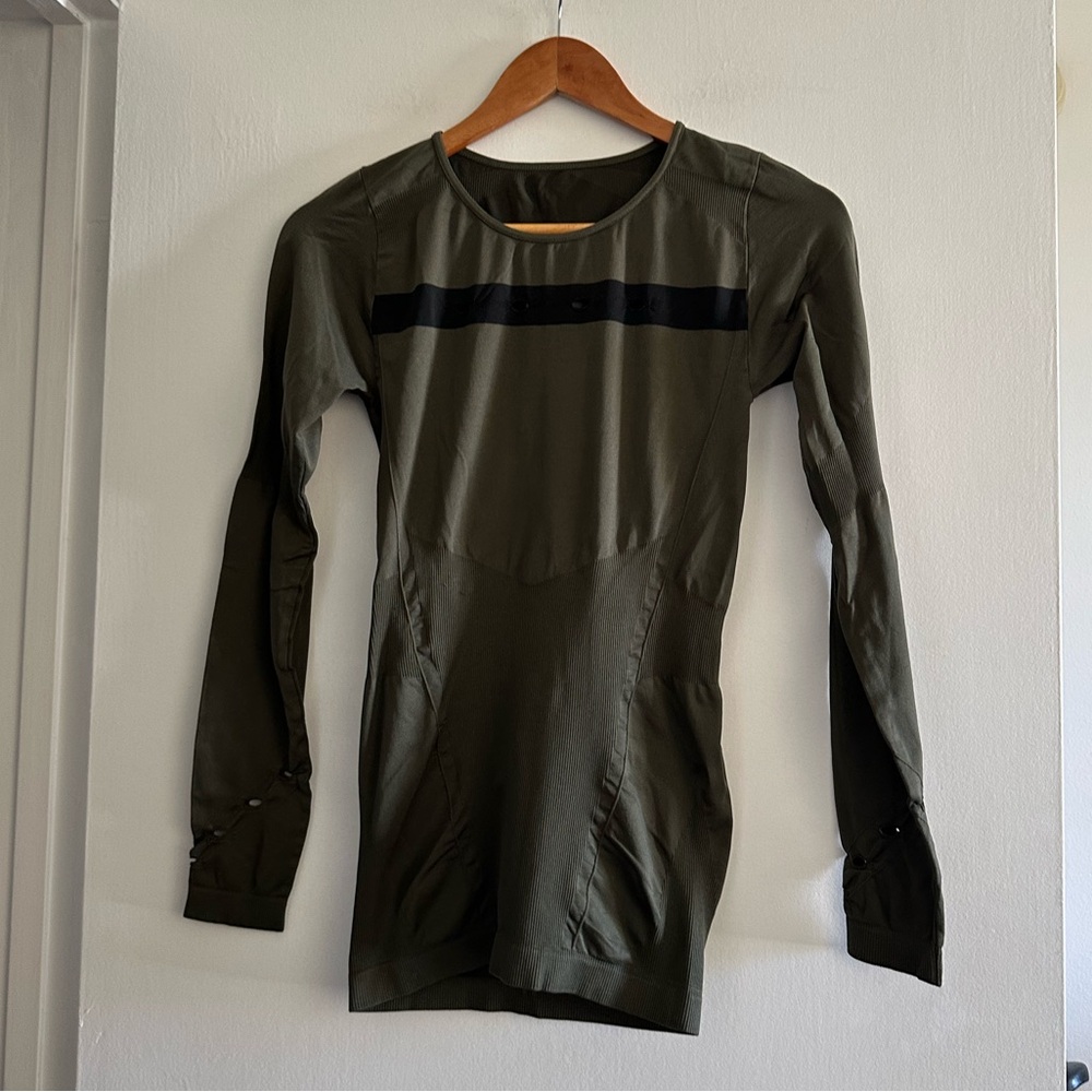 Alala Green/Black Seamless Cut Out Stretchy Athletic Long Sleeve Top Size Small - Picture 2 of 7